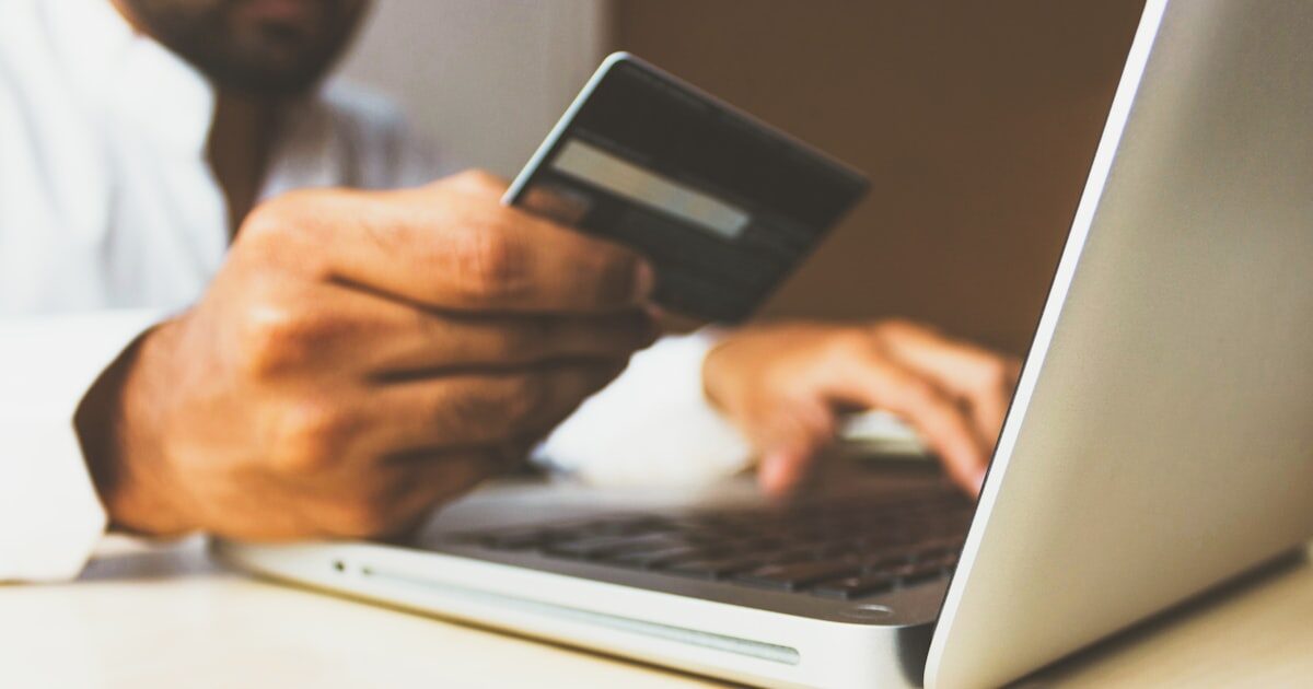 Site de prezentare sau magazin online? Cum decizi pentru afacerea ta
